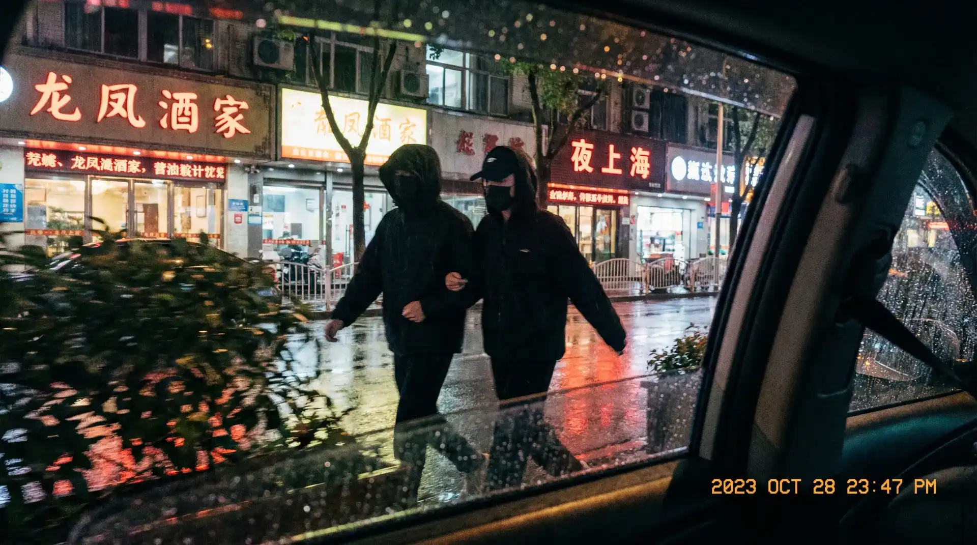 顶楼的大象在线观看 - 顶流明星深夜密会现场抓拍照片